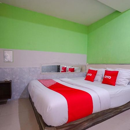 Oyo 1495 Hotel Lendosis Palembang Exterior foto
